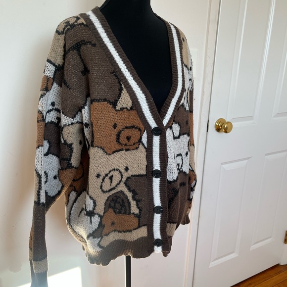 Chic Bear Pattern Cardigan - Picture 3 of 4